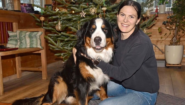 Tochter Maria Stiegler mit Hund Keks (Bild: Roland Holitzky/ROLAND_HOLITZKY)