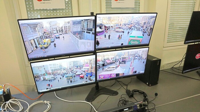 In der Einsatzzentrale können die Beamten das Geschehen per Videokamera verfolgen.
