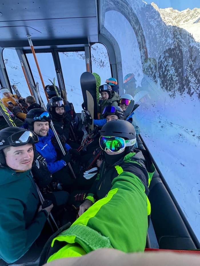 Die gesamte Crew verbrachte einen Tag am Stubaier Gletscher.