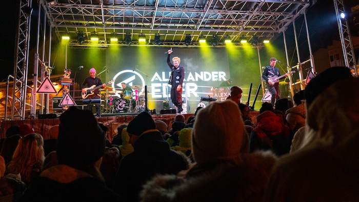 Das Live-Konzert begeisterte Fans, Einheimische und Touristen.