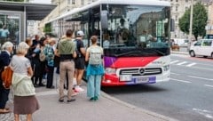 Die Buslinie 150 ist laufend überfüllt. (Bild: Markus Tschepp)