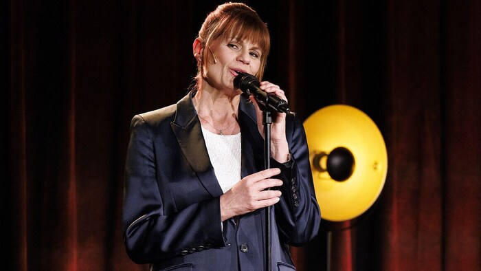 Eva Maria Marold witzelt bei ServusTV.