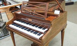 Um ein solches Musikinstrument, genannt Cembalo, drehte sich der Prozess nach dem ...