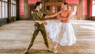 Die Choreografie für die Balletteinlagen des Wiener Staatsballetts stammen von der Britin Cathy Marston. (Bild: ORF Günther Pichlkostner)