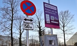 Acht Euro kostet es, am Parkplatz Trauneck sein Auto einen Tag lang abzustellen.
