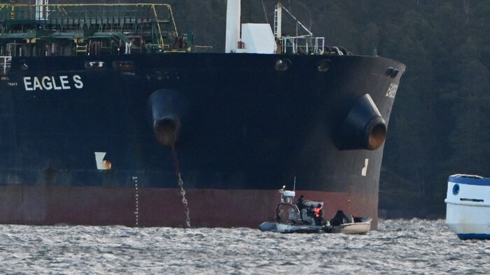 Die finnischen Behörden glauben, dass der Öltanker Eagle S (Bild) seinen Anker am Boden hinter ...
