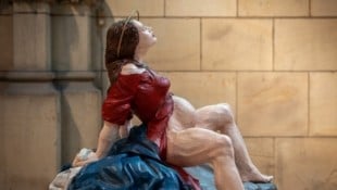 Marienskulptur der österreichischen Performance- und Sprachkünstlerin Esther Strauß, hier noch vor der Zerstörung. Von der zerstörten Figur werden keine Bilder veröffentlicht. (Bild: Ulrich Kehrer)