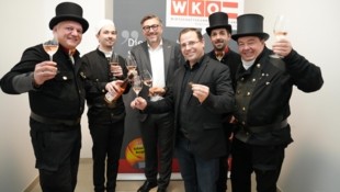 Die Glücksbringer zu Gast bei Wirtschaftskammer-Präsident Andreas Wirth und WKB-Direktor Harald ...