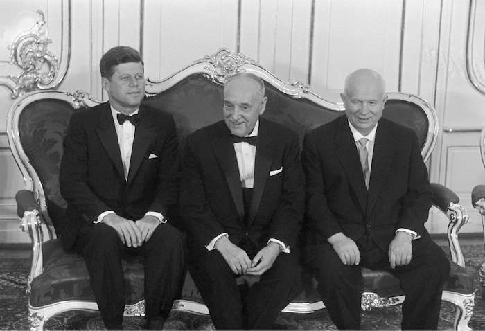 Bundespräsident Adolf Schärf mit Kennedy und Chruschtschow