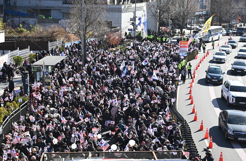 Yoon-Unterstützer protestieren (Bild: AFP )