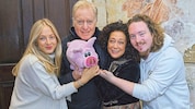 „Traumschiff“-Star Barbara Wussow mit Ehemann Albert Fortell und ihren Kindern Johanna und ...