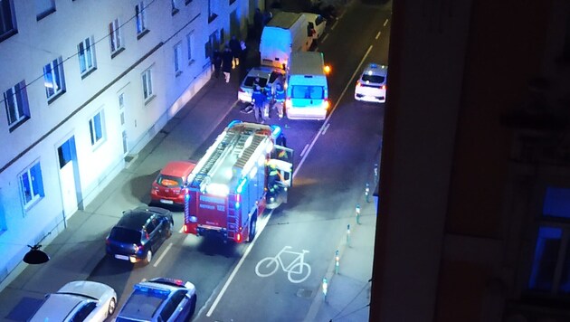 Blue light operation in Neustiftgasse (Bild: Leserreporter)