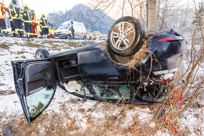 Die Einsatzkräfte hatten alle Hände voll zu tun. (Bild: Bernd Hofmeister)