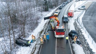 Warum der Pkw des 18-Jährigen auf die Gegenfahrbahn geriet, ist noch nicht geklärt. (Bild: Bernd Hofmeister)