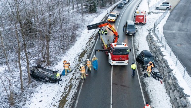 Warum der Pkw des 18-Jährigen auf die Gegenfahrbahn geriet, ist noch nicht geklärt. (Bild: Bernd Hofmeister)