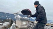 Traditionell soll der Kaminkehrer Glück für das neue Jahr bringen. Ob das stimmt, bleibt ...