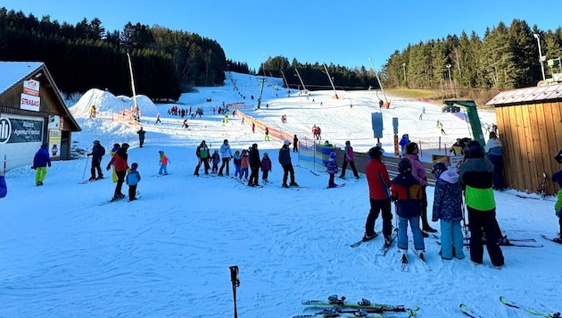 Das kleine Skidorf Kirchbach im Waldviertel freut sich über viele neue Wintersportler. (Bild: Schidorf Kirchbach)