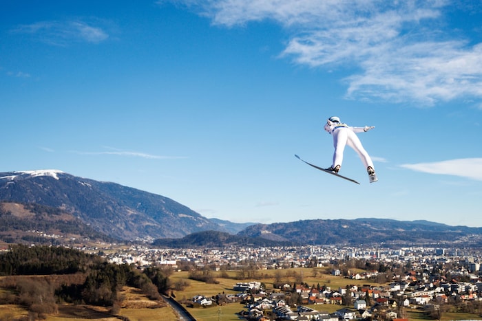 Die Skisprung-Damen fliegen auf Villach.
