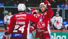 KAC-Kapitän Thomas Hundertpfund (re.) wird heute sein 900. Spiel bejubeln. (Bild: GEPA pictures)