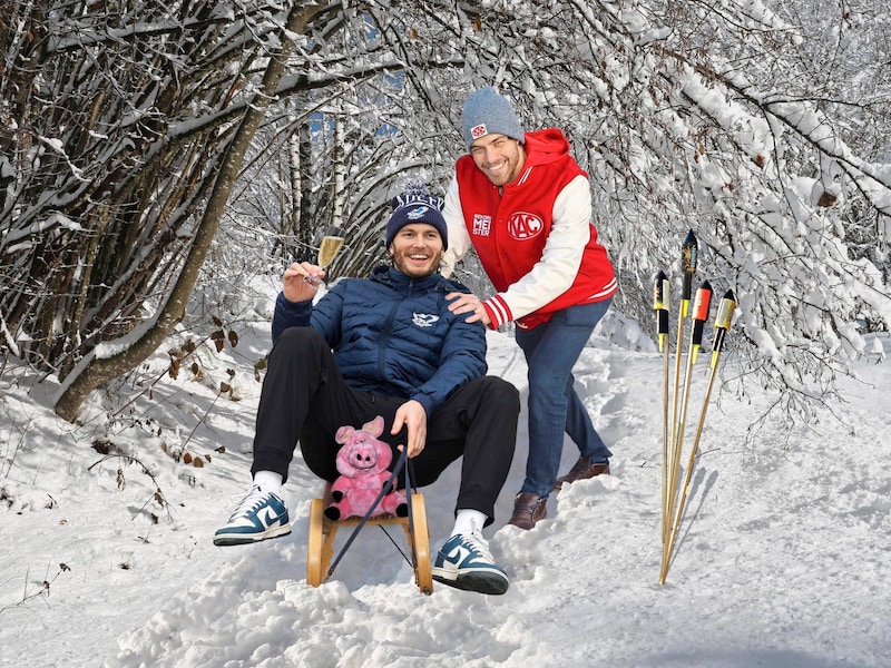 Captains Alex Rauchenwald (VSV/li.) and Thomas Hundertpfund take it easy on New Year's Eve. (Bild: Kuess Josef/Kuess)