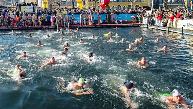 Tradition hat das Neujahrsschwimmen in Velden: Um 12 Uhr wird es erfrischend. (Bild: ©assam)