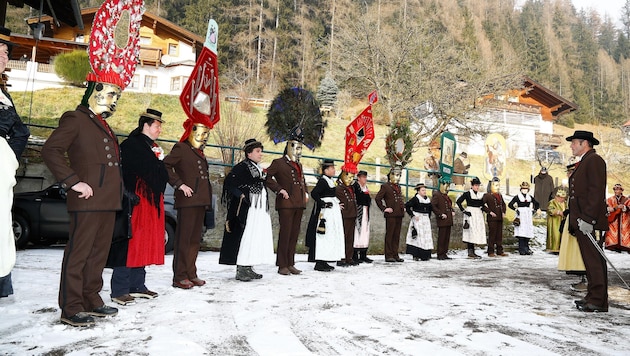 The Goldegg Perchten only come to the respective farms every ten years (Bild: Gerhard Schiel)