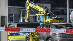 Die mutmaßliche Amokfahrt endete neben einem Autohaus in Baden-Württemberg. (Bild: APA/onw-images/Fabian Koss)