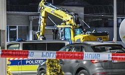 Die mutmaßliche Amokfahrt endete neben einem Autohaus in Baden-Württemberg.