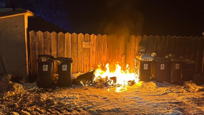 Hot fireworks caused a fire at a garbage collection point in a parking lot in St. Johann in ...