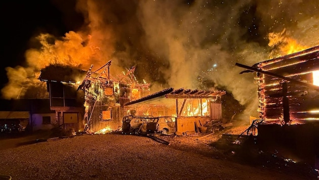 Apokalyptische Bilder vom Brand in St. Georgen am Kreischberg in der Silvesternacht  (Bild: BFV Murau)