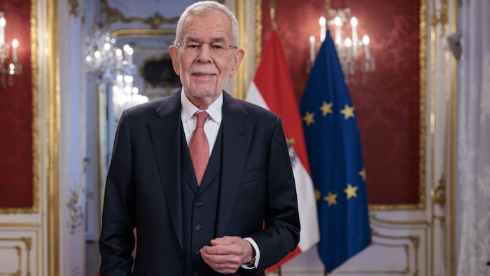 As a member of the European Union, the President wants to be "aware of the benefits of an alliance of 450 million people". 