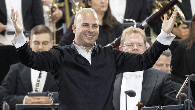 Yannick Nézet-Séguin will conduct the New Year's Concert in 2026. (Bild: APA/TOBIAS STEINMAURER)