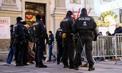 Tausende Notrufe gingen zu Silvester bei den Einsatzkräften ein – turbulent wurde es auch in der ...