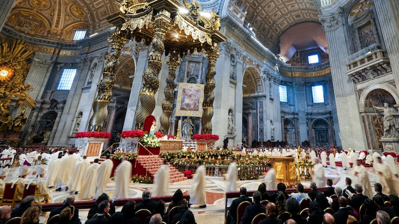 Around 7,000 faithful attended the New Year's Mass at the Vatican. (Bild: AP/Andrew Medichini)