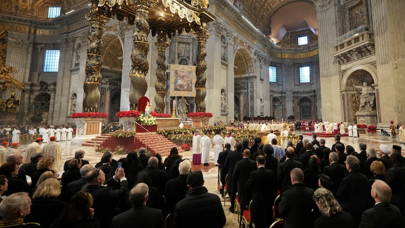 The Roman Catholic Church celebrates the Solemnity of the Blessed Virgin Mary and the World Day of Peace on January 1st. (Bild: AP/Andrew Medichini)