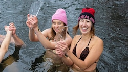 Diese beiden Badenden haben echt Spaß. 