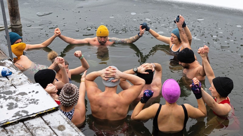 Wichtig: Die Hände sollen nicht im Wasser sein. Und Kopfbedeckung ist vorteilhaft. (Bild: Urbantschitsch Mario)