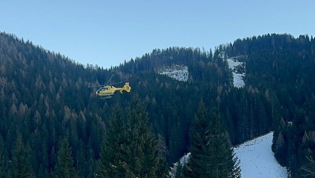 On the afternoon of January 1st, a rescue helicopter team was deployed in the Bodental valley. (Bild: Clara Milena Steiner)