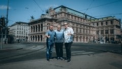 Zum gemeinsamen 20-Jahre-Jubiläum spielen Toni Matosic, Hans Krankl und Thomas Schreiber (v.l.) mit Monti Beton in der Wiener Staatsoper. (Bild: Alfred Weber)