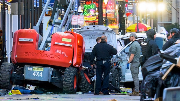 A man drove this pick-up truck into celebrating passers-by in New Orleans. (Bild: AFP/Gerald Herbert)