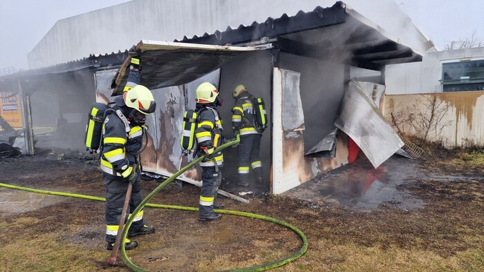 40 Floriani konnten den Brand unter Kontrolle bringen.