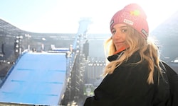 Anna Gasser vor der Rampe im Klagenfurter Stadion.