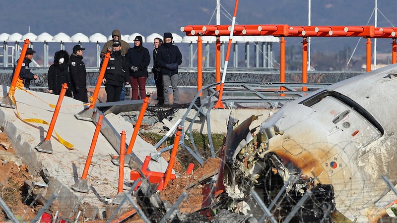 Die Untersuchungen nach dem Unglück sind im Gange.  (Bild: APA/AP)