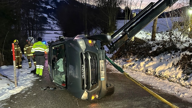 Der Wagen landete auf der Seite. (Bild: zoom.tirol)