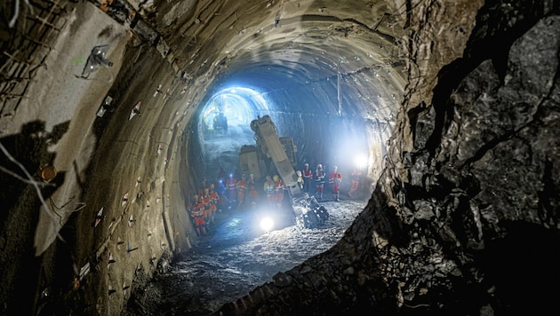 Im Semmeringtunnel wurde vor Kurzem der finale Durchschlag gefeiert.  (Bild: ÖBB/Ebner)