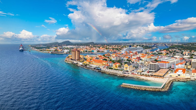 Curaçao, eine Karibikinsel, die als beliebtes Zentrum für Online-Casinos bekannt ist. (Bild: stock.adobe.com)