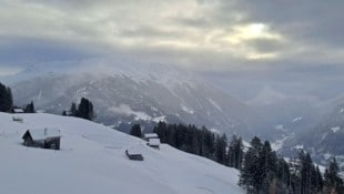 Blick von Bartholomäberg ins innere Montafon, im Hintergrund die 3000er der Silvretta. (Bild: Bergauer Rubina)