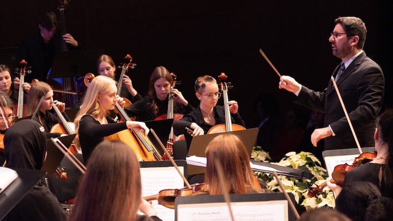 Markus Pferscher und seine jungen Musikerinnen und Musiker boten ein buntes Programm (Bild: tonart)