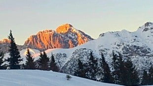 Die Leutascher Dreitorspitze (hinten) und die Gehrenspitze (rechts) im Wetterstein werden einiges an Neuschnee abbekommen. (Bild: Peter Freiberger)