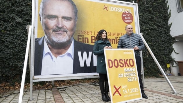 Zweite Plakatwelle für Wahlkampf-Schlussphase: Landeschef Doskozil und Landesgeschäftsführerin Puchwein stellten gemeinsam die neuen Sujets vor. (Bild: SPÖ Burgenland)